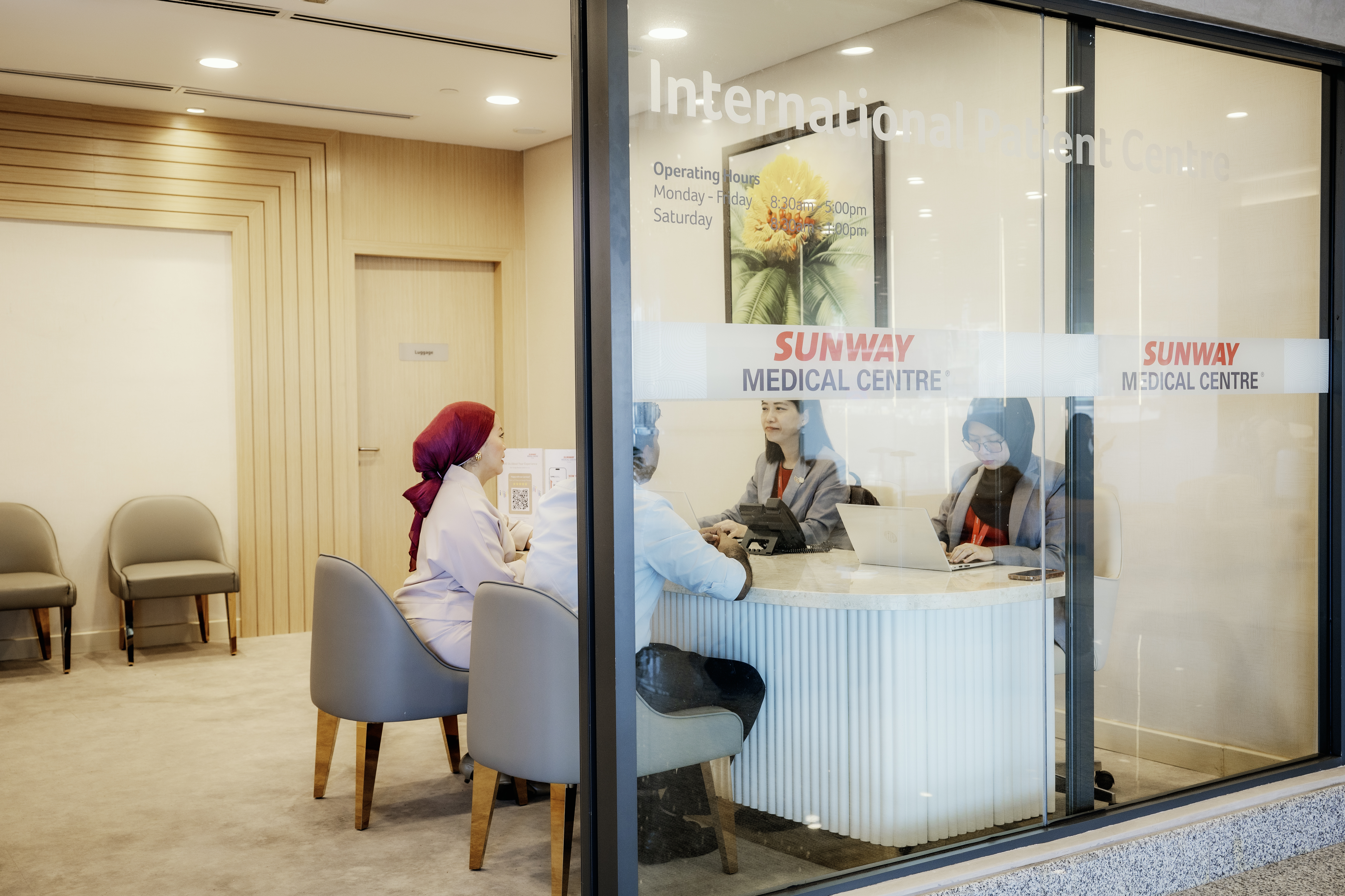 patient talking to customer service crew in international patient centre